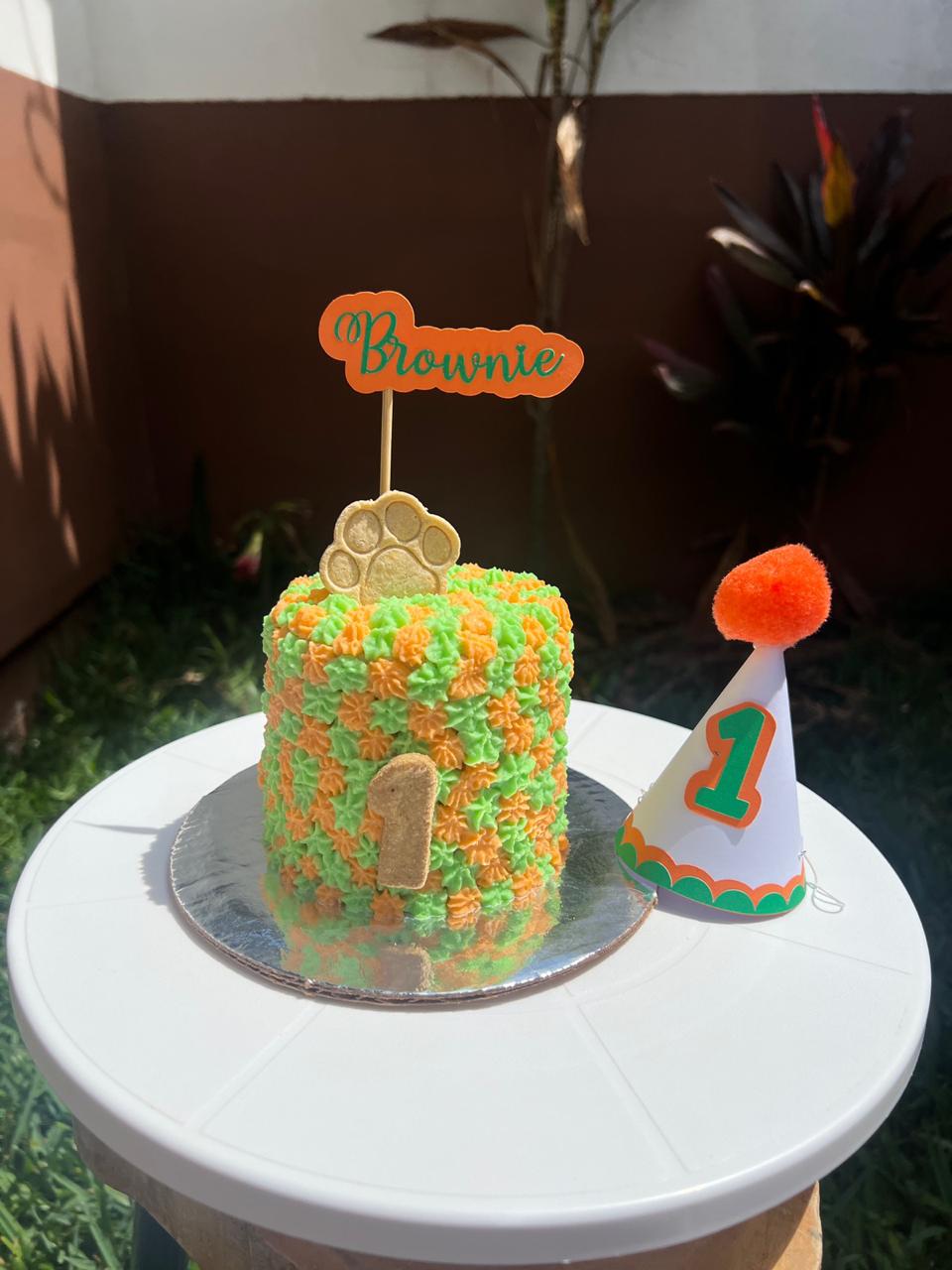 Queque pet friendly individual para mascotas, perfecto para celebraciones pequeñas con ingredientes de grado humano en San José